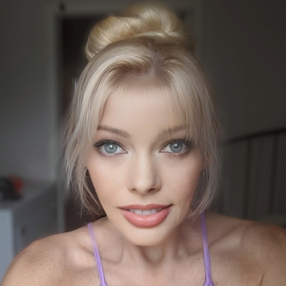 Meet your Posher, Debbee - Picture 5 of 13